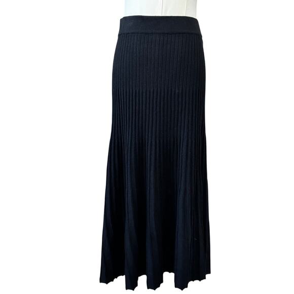 New MAX STUDIO Women's Black Ribbed Long Flared Skirt Size XS - Picture 1 of 3